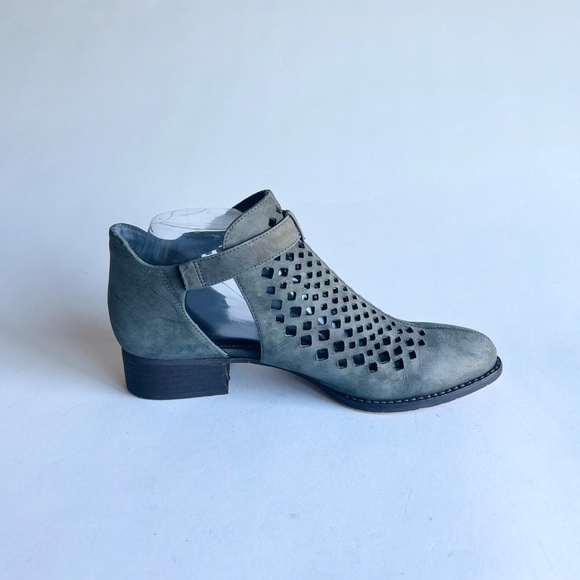 Vince Camuto Grey Man Made Leather Close Toe Sandals size 8.5 - Picture 5 of 11